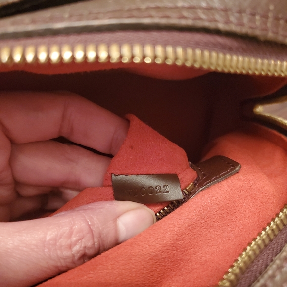 Louis Vuitton Damier Handbag - Picture 9 of 16